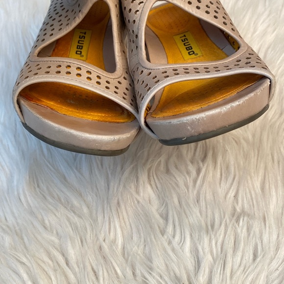 Tsubo Casius Leather Heels in Putty, Size 7 - Picture 13 of 17